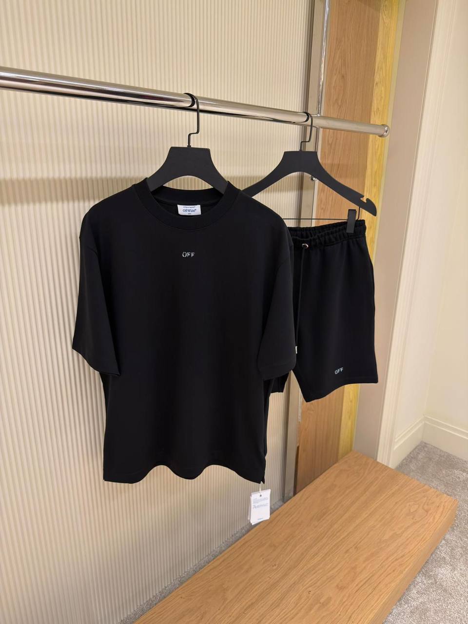 Off-White Arrow Tee & Shorts Set – Black