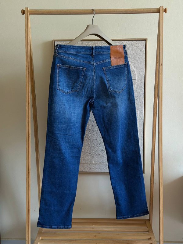 Straight-Leg Jeans