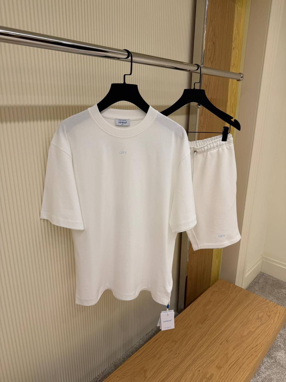 Off-White Arrow Tee & Shorts Set – White